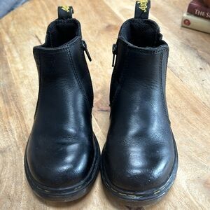 EUC Doc martens toddler coed size10 zipper closure on